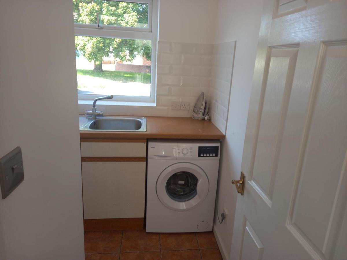 Leominster 3 Bedroom House Parking Garden Private المظهر الخارجي الصورة